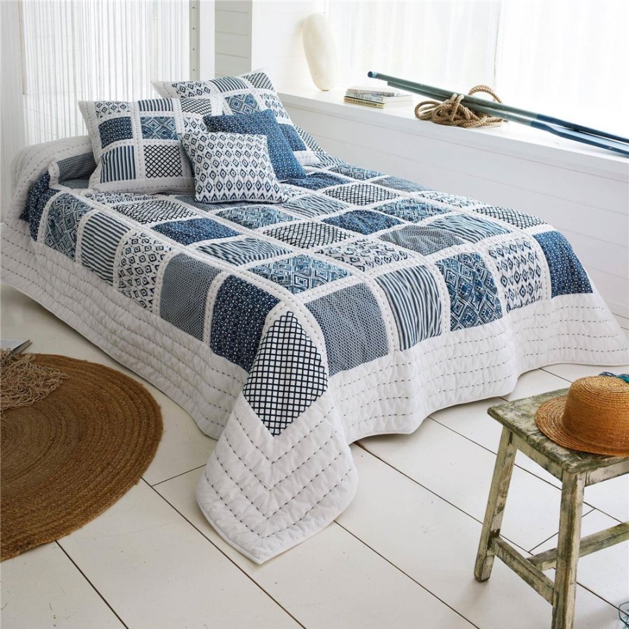 Becquet Boutis Patchwork De Motifs Bleus Et Blancs - Becquet Creation. | Boutis, Jete De Lit, Couvre Lit